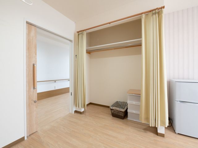 居室の一角 居室 ゆとりある居室空間です。プライベートを大切にしながら、安らぎの時間を過ごせます。