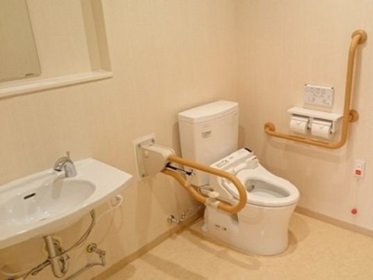 バリアフリー対応のトイレ 