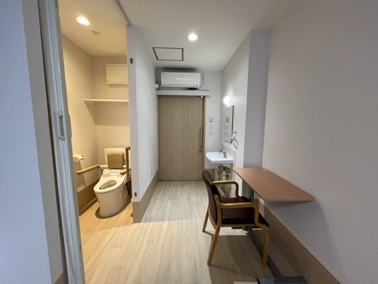 明るい部屋とトイレ