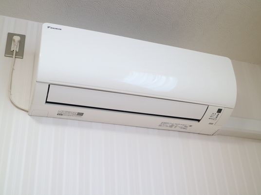 エアコンが設置された部屋