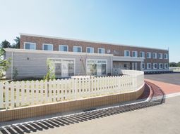 明るく広々とした外観