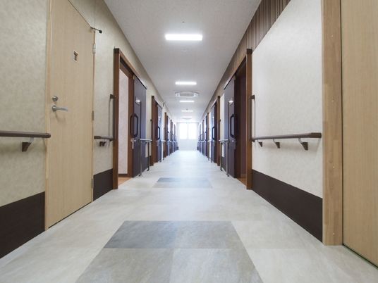 きれいな施設の廊下