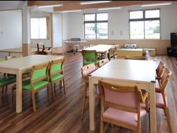 明るい食堂の風景