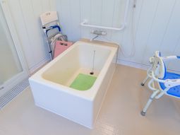 バリアフリー対応の浴室