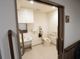 清潔なバリアフリートイレ