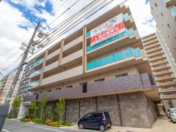 モダンな建物の外観