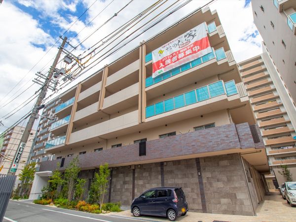 モダンな建物の外観