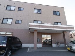 モダンな建物のエントランス