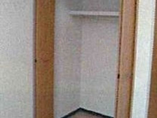  シンプルなクローゼット  