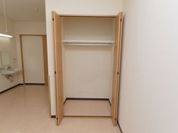 シンプルなクローゼット