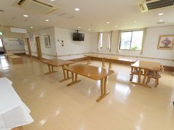 明るいダイニングスペース