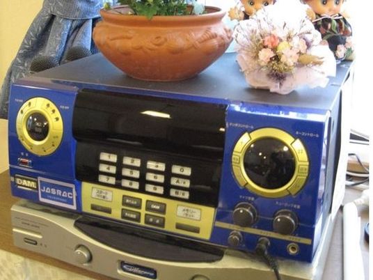 カラオケ機器のアップ 