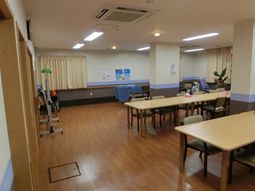 ゆったりした食堂の風景