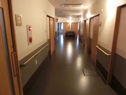 清潔な施設の廊下