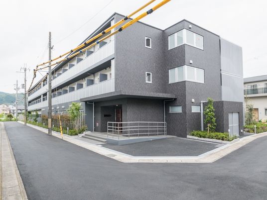 モダンな建物の外観