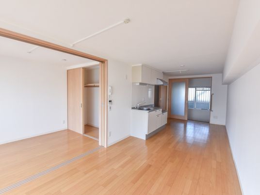 洋室のキッチン付居室