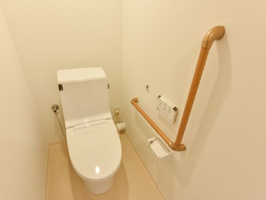 バリアフリー設計のトイレ