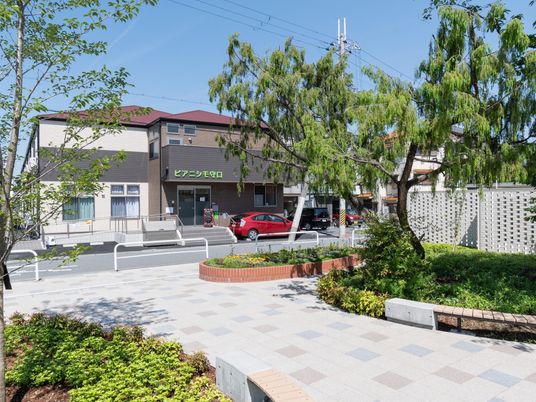 清潔感のある建物前庭