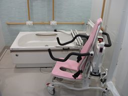 バリアフリー設計の浴室