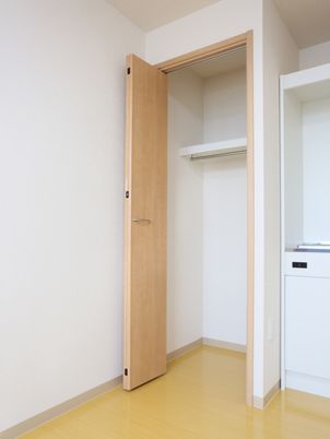 木製のシンプルな洗面台