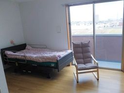 明るい居室の一角