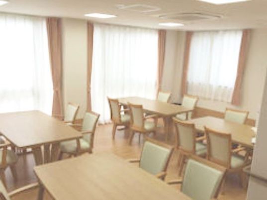 明るいダイニングの様子