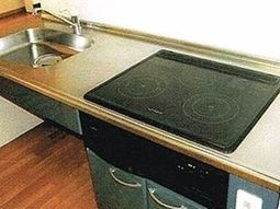 清潔なキッチンカウンター