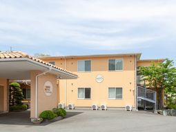 温かみのある黄色い外観