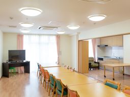 明るいダイニングスペース