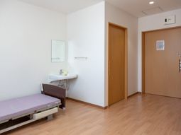 明るい居室の様子