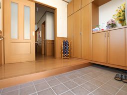 廊下の木目調インテリア