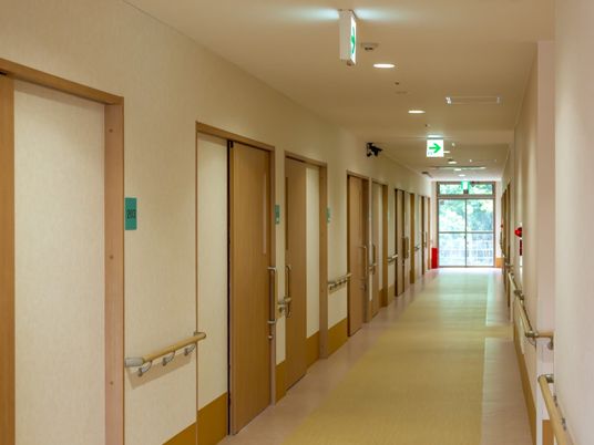 明るく清潔な廊下