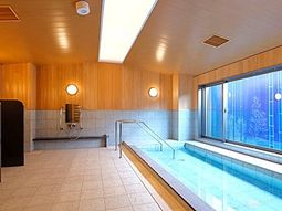 清潔で広々した浴室