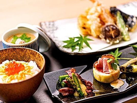 色鮮やかな和食料理