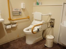 手すり付きトイレ空間