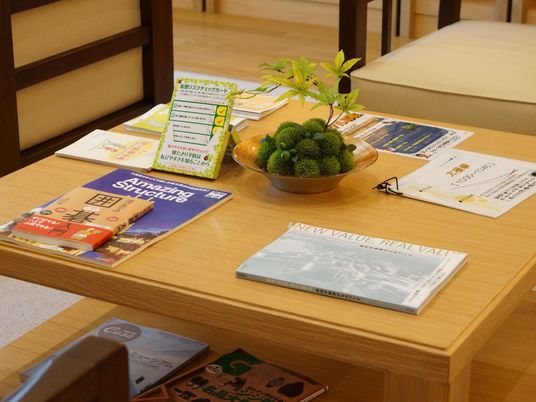 情報満載のリビングテーブル