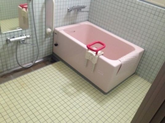 バリアフリーの浴室設備