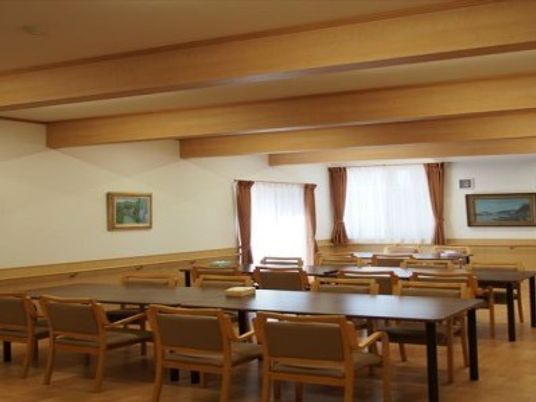 明るい食堂の風景