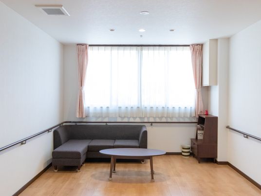 明るい居室の一角