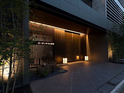 照明のある落ち着いたエントランス