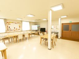 明るい食堂の風景