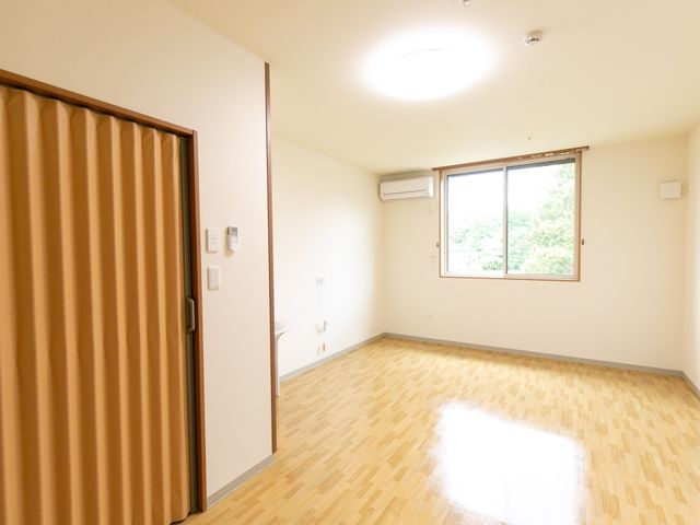 明るい居室 居室 穏やかな光が差し込む広々とした部屋です。快適な私空間を設計して、新しい毎日をスタートさせませんか。
