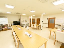 明るい広々ダイニング