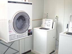 洗濯機と乾燥機の設備