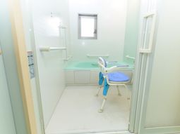 清潔な浴室設備