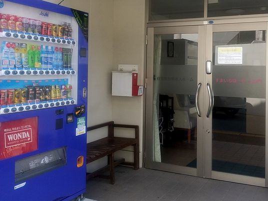 自販機前のロビー  