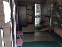 エントランスの静かな様子