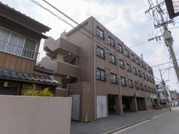 都市型の建物外観