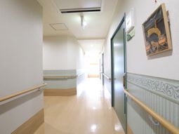清潔な廊下と掲示物