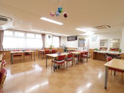 明るい食堂の様子